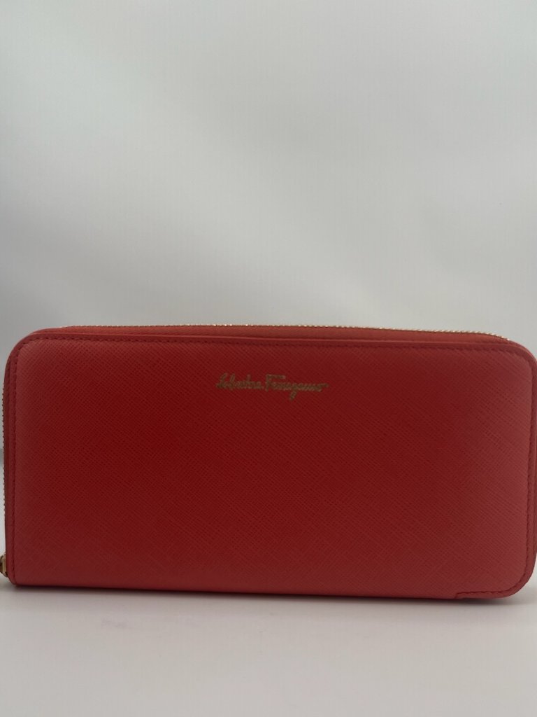 #R12 Salvatove Ferragaino Gancini Leather Zip-Around Wallet (Retail $825cad)